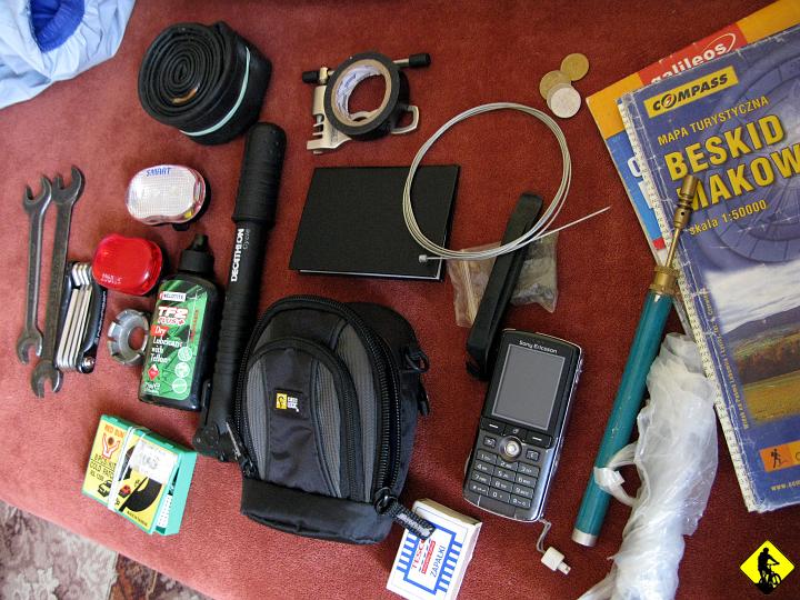 fota 001.jpg - Dzień przed wyjazdem nad morze postanowiliśmy wybrać się w teren. Potem kto wie co będzie. Szkoda życia na siedzenie w domu. Z całego zestawu, który spakowałem do plecaka mogłoby Cię zaciekawić po co mi mini opalarko-lutownica... ? Tajemnica :P Odpowiem na końcu.